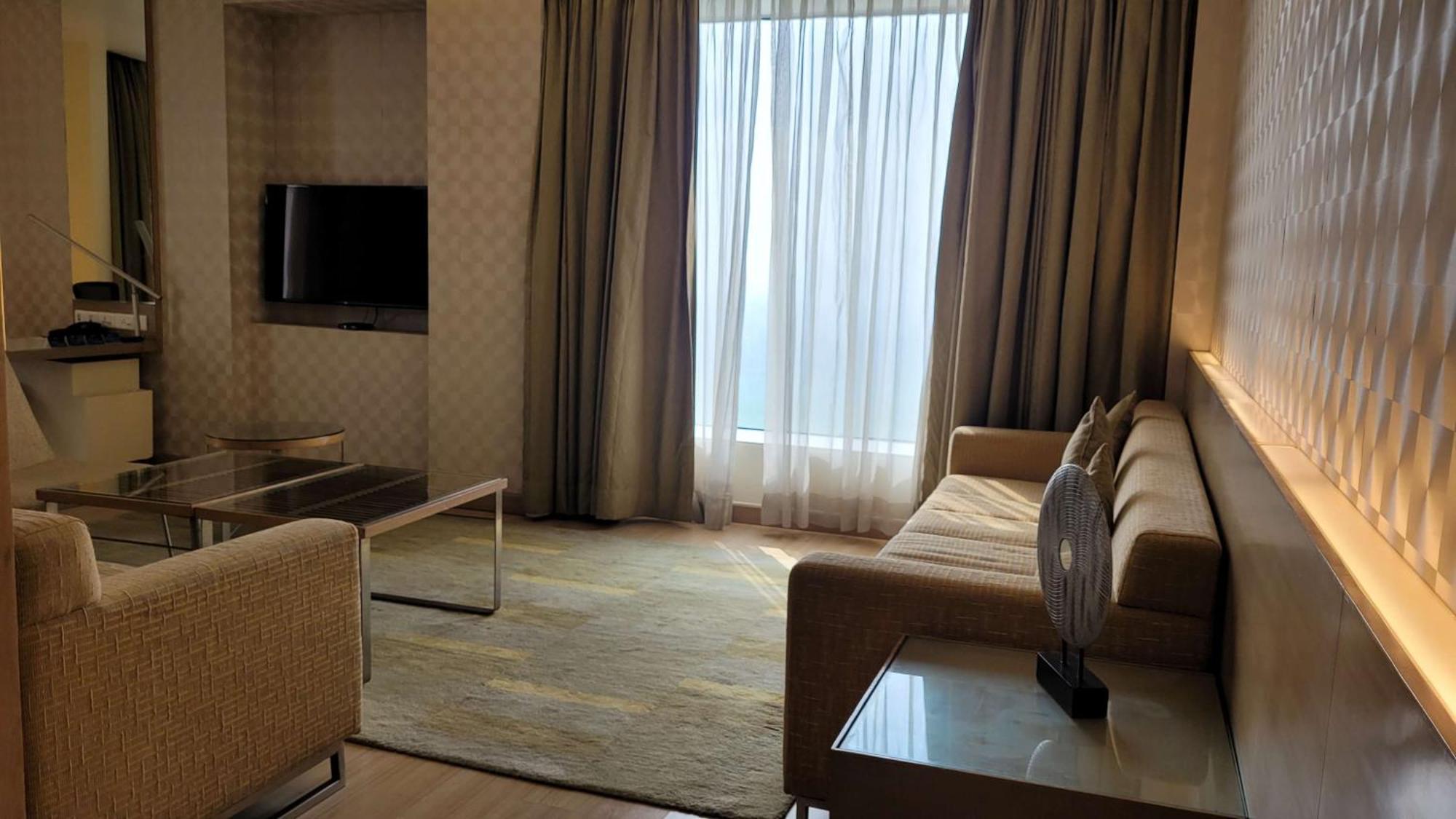 Radisson Blu Hotel, Greater Noida Dış mekan fotoğraf Living room of a suite at the Taj Mahal Palace, Mumbai