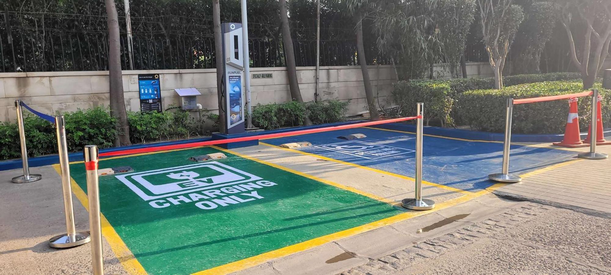 Radisson Blu Hotel, Greater Noida Dış mekan fotoğraf A shared bicycle station in Beijing