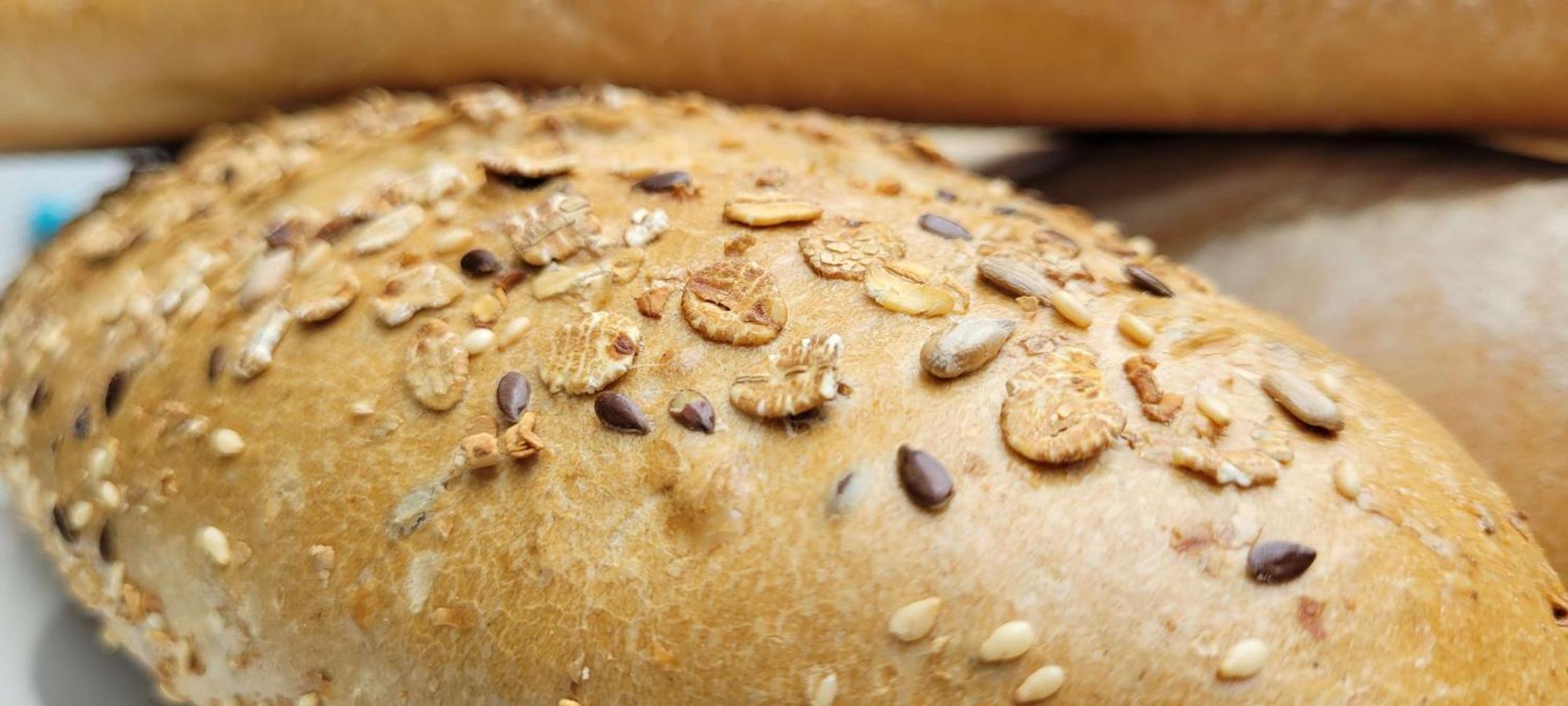 Radisson Blu Hotel, Greater Noida Dış mekan fotoğraf Sesame seeds on bread