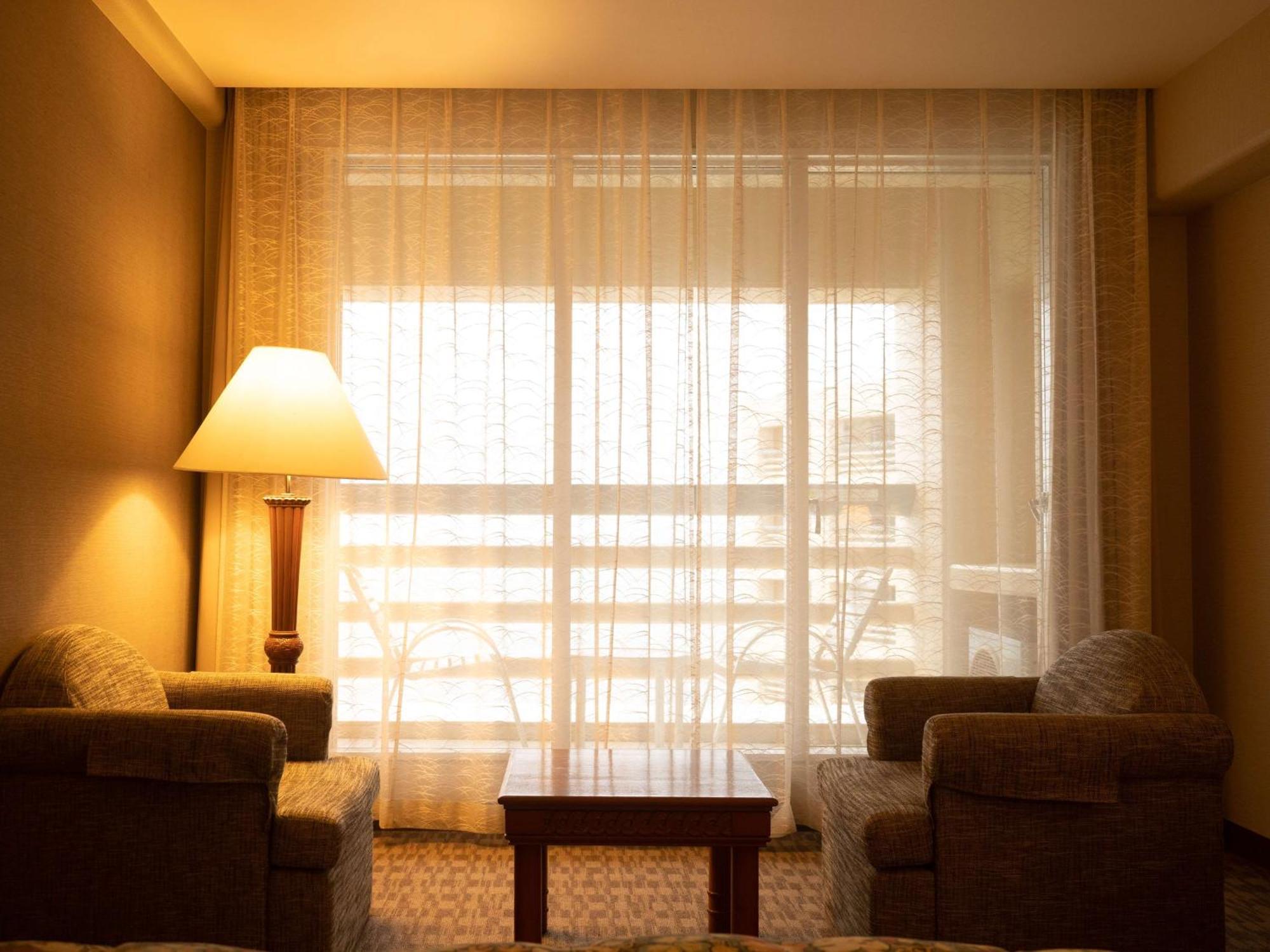 Radisson Blu Hotel, Greater Noida Dış mekan fotoğraf A room at the hotel