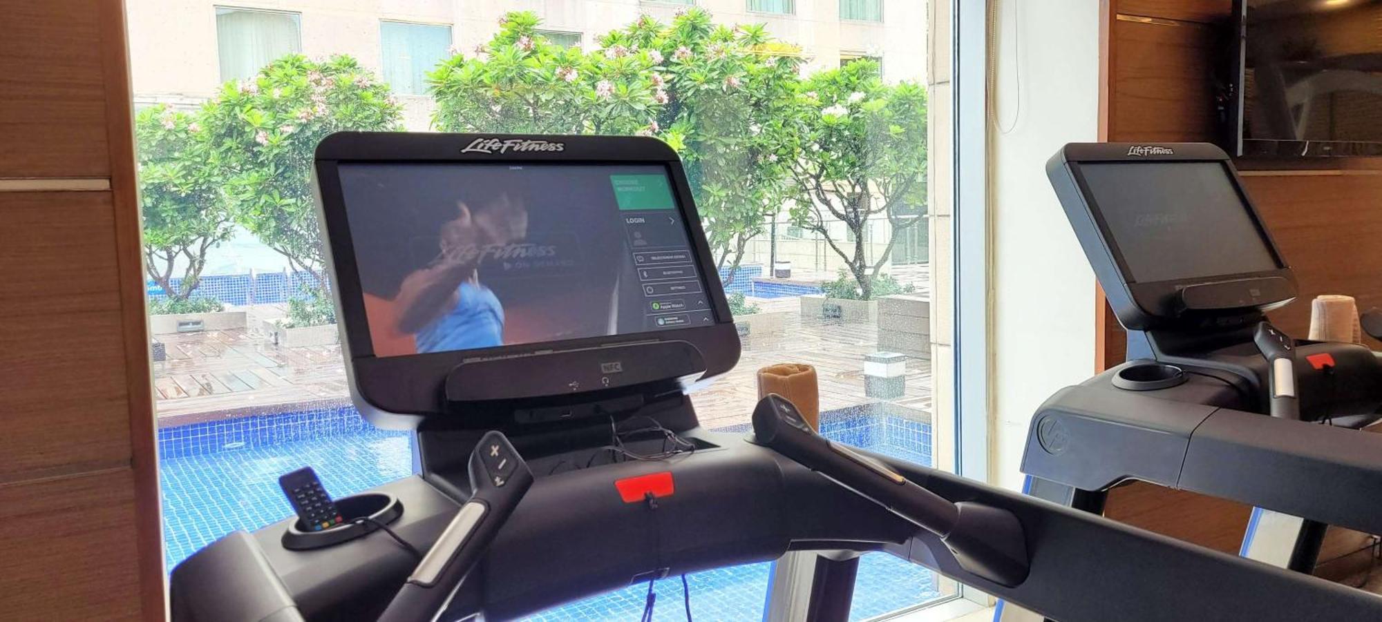 Radisson Blu Hotel, Greater Noida Dış mekan fotoğraf A treadmill with a screen