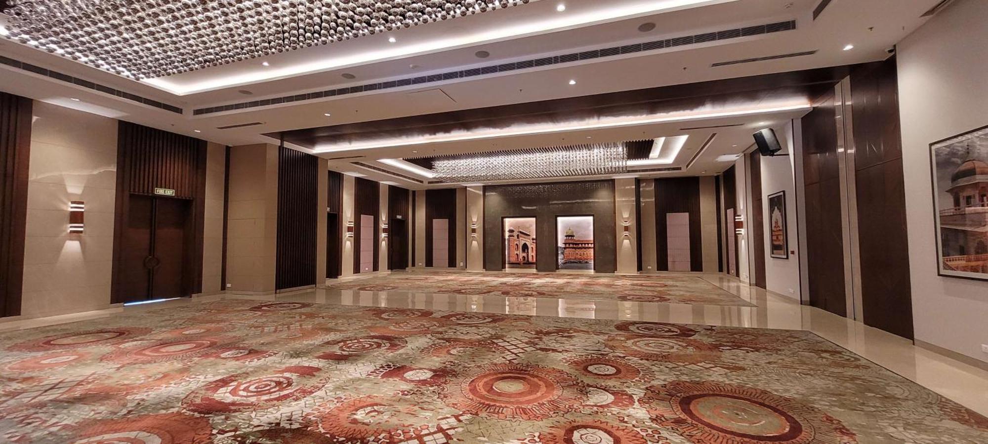 Radisson Blu Hotel, Greater Noida Dış mekan fotoğraf The lobby of the hotel