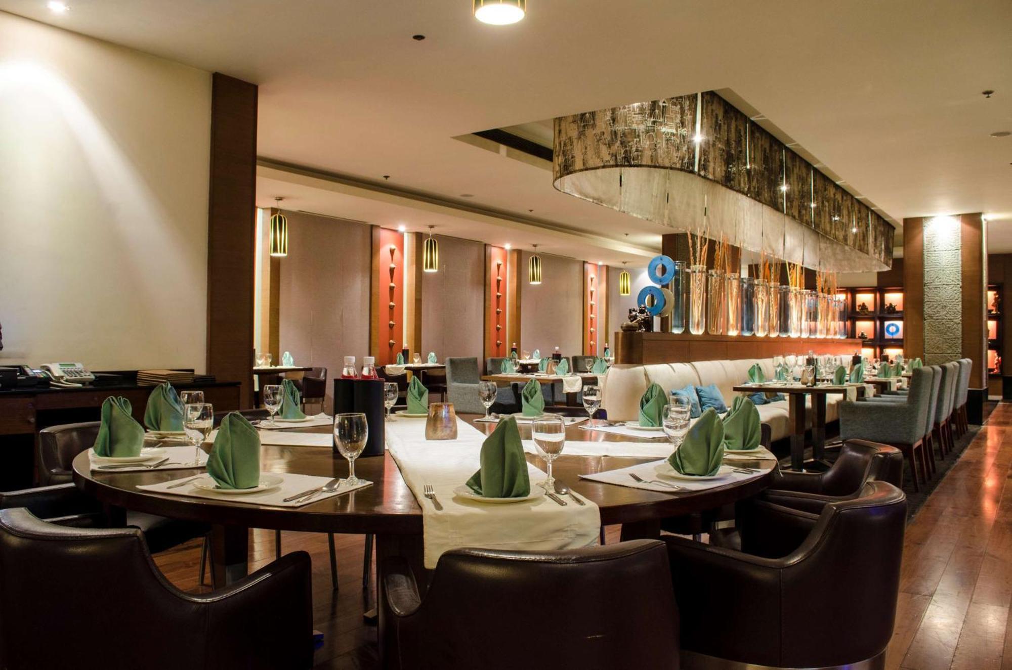Radisson Blu Hotel, Greater Noida Dış mekan fotoğraf The restaurant