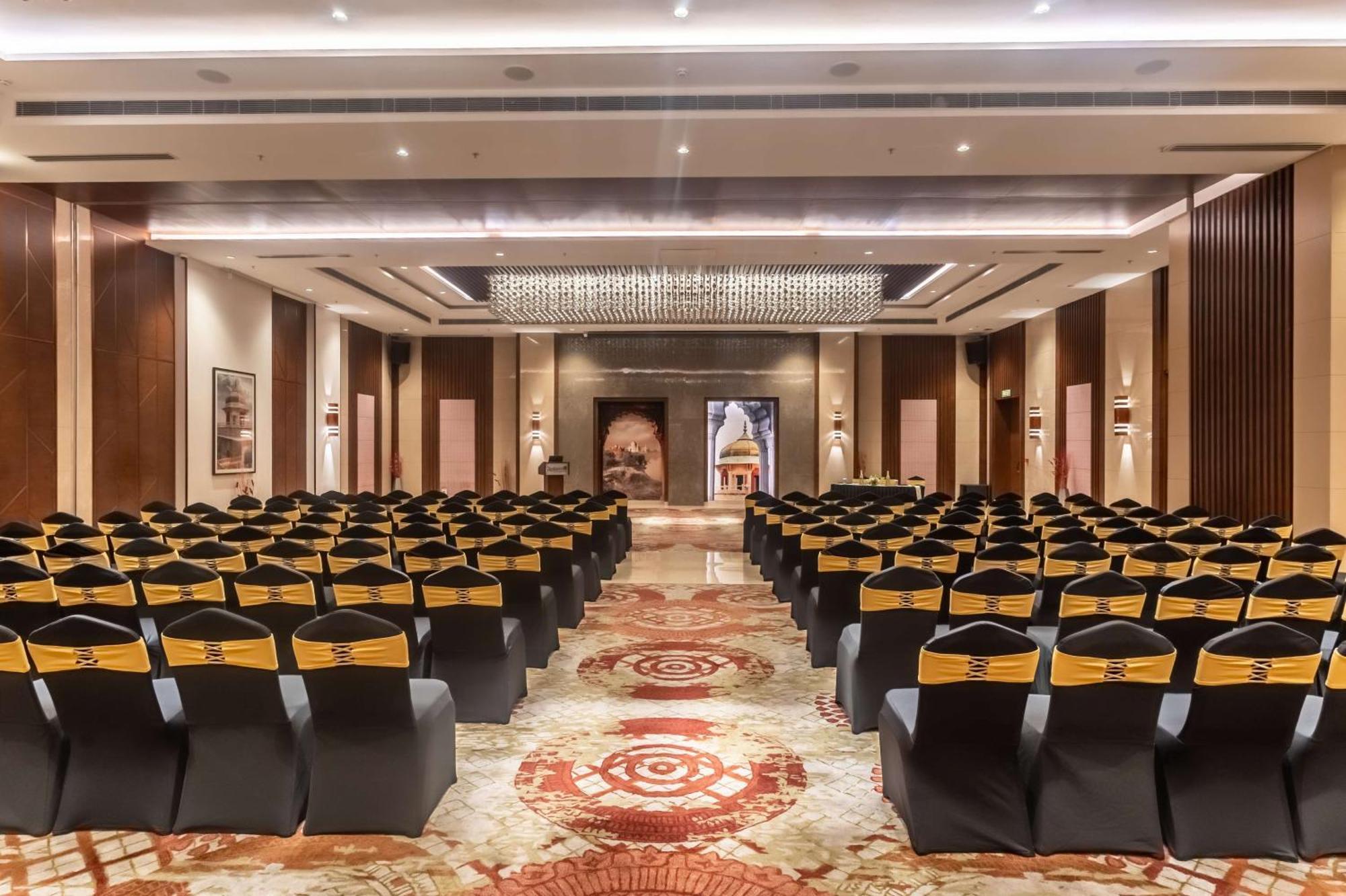 Radisson Blu Hotel, Greater Noida Dış mekan fotoğraf The Grand Ballroom