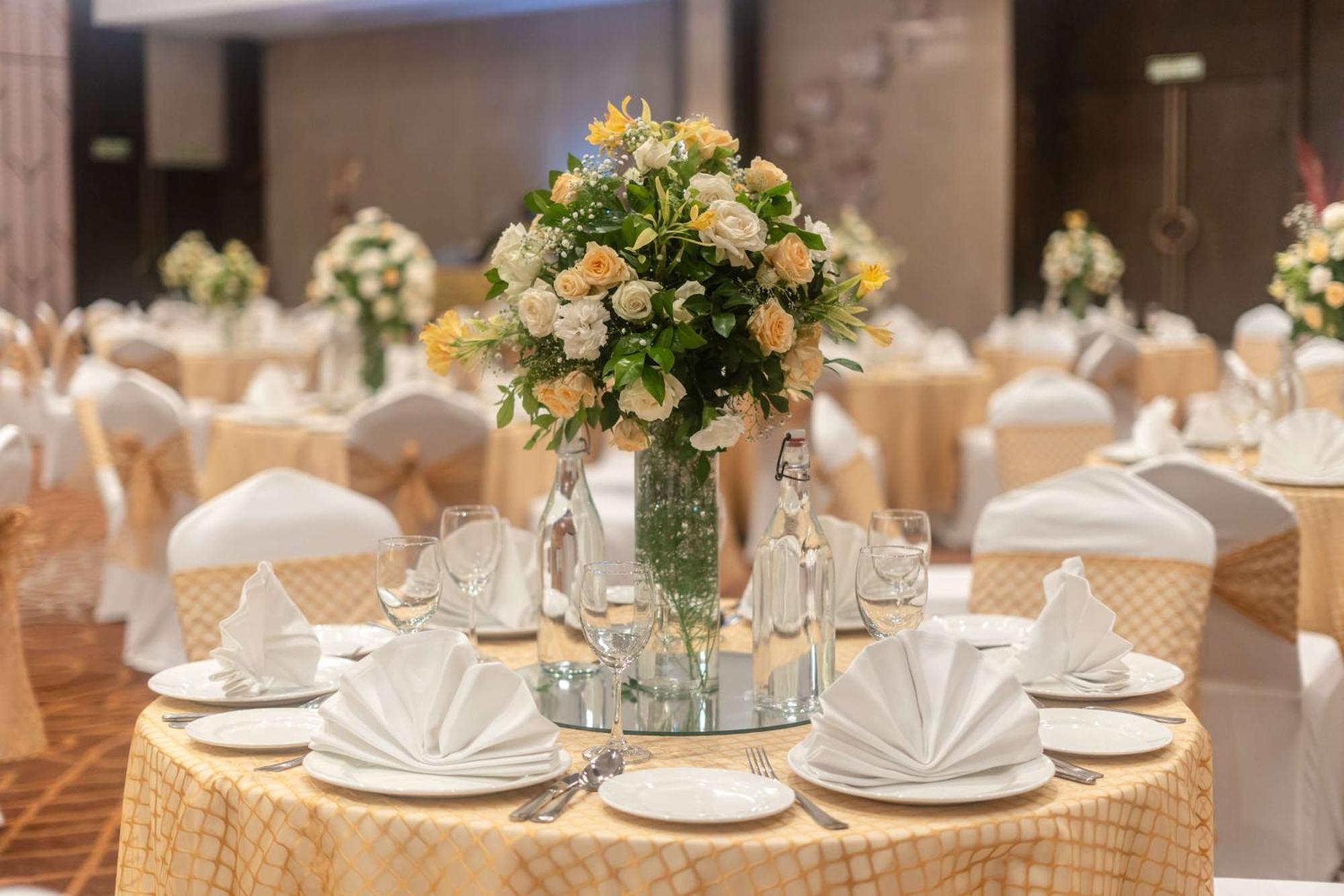 Radisson Blu Hotel, Greater Noida Dış mekan fotoğraf A table set for a formal dinner