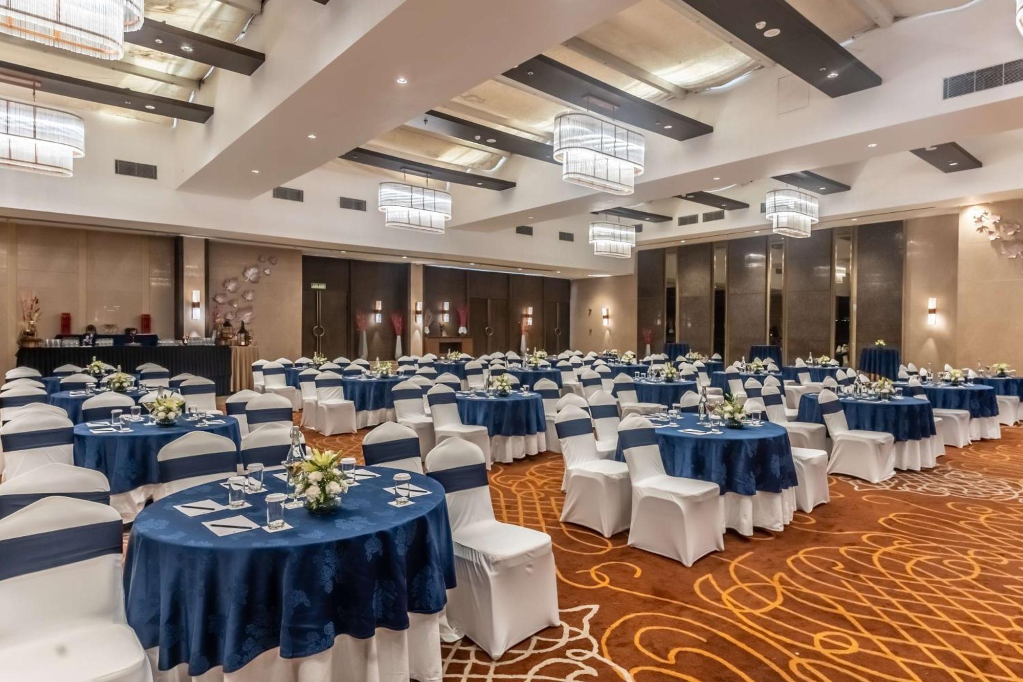 Radisson Blu Hotel, Greater Noida Dış mekan fotoğraf The Grand Ballroom