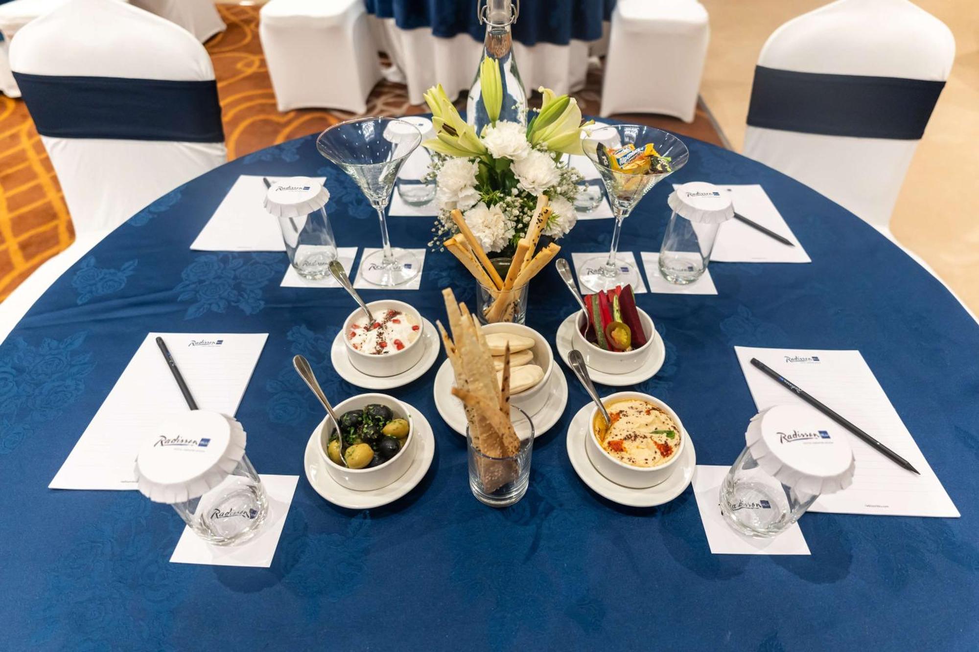 Radisson Blu Hotel, Greater Noida Dış mekan fotoğraf A table set for a meeting
