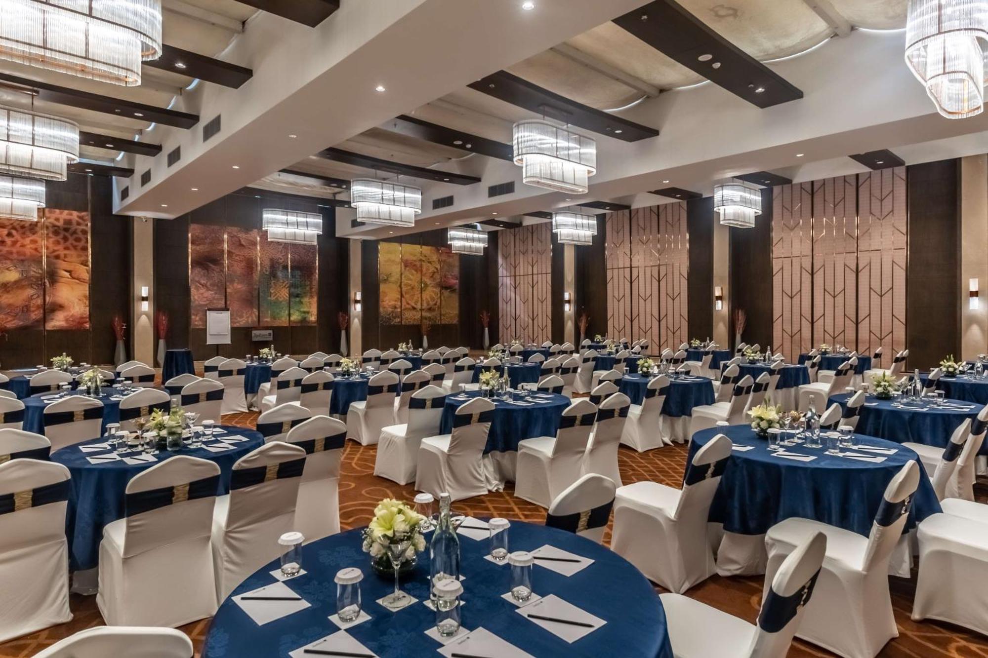 Radisson Blu Hotel, Greater Noida Dış mekan fotoğraf The Grand Ballroom