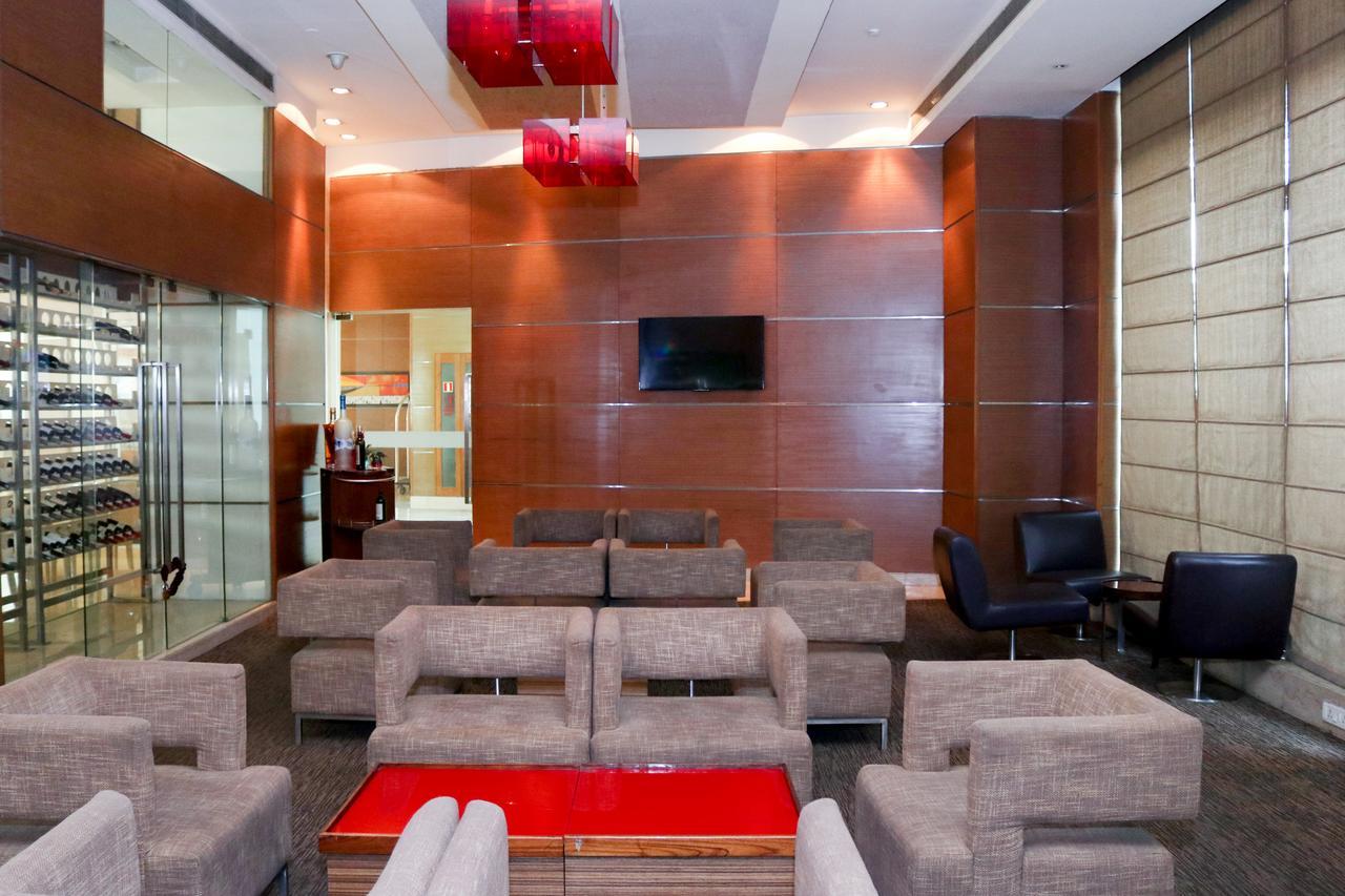 Radisson Blu Hotel, Greater Noida Dış mekan fotoğraf The lounge at the airport