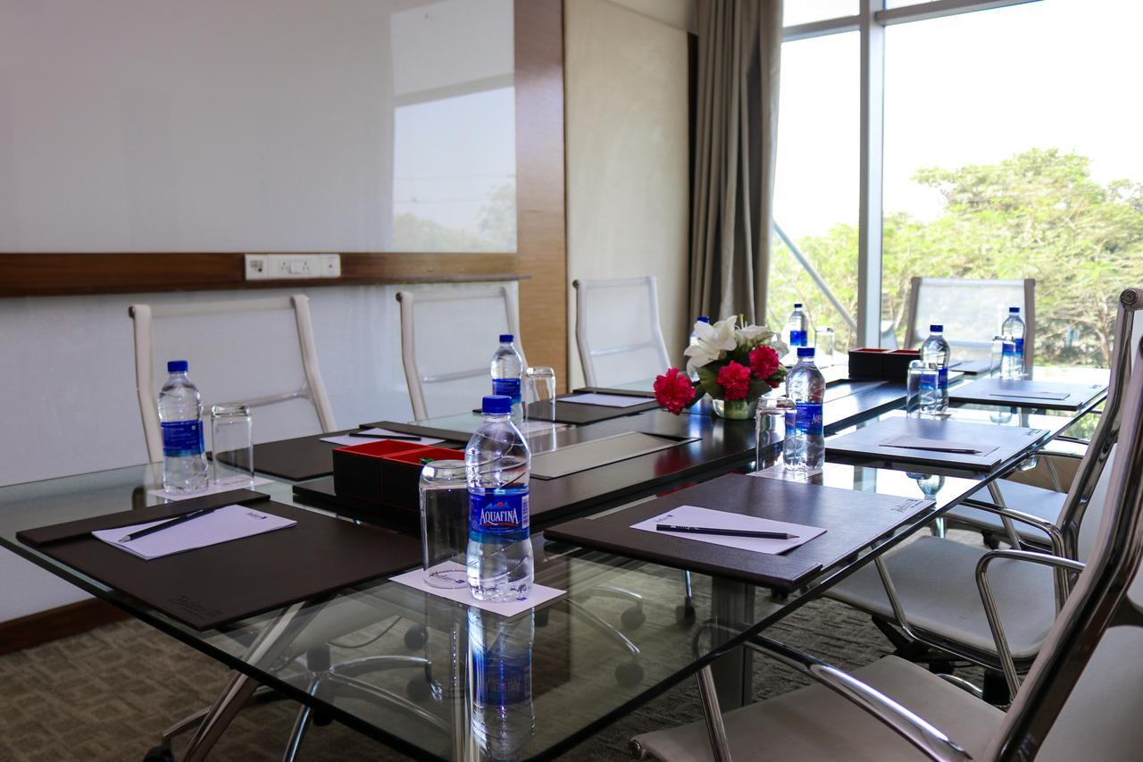 Radisson Blu Hotel, Greater Noida Dış mekan fotoğraf Meeting room at the hotel